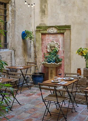 Léone - Bistro & Vins - Thumbnail