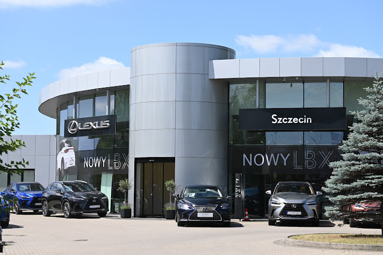 Lexus Kozłowski — salon samochodowy, Szczecin