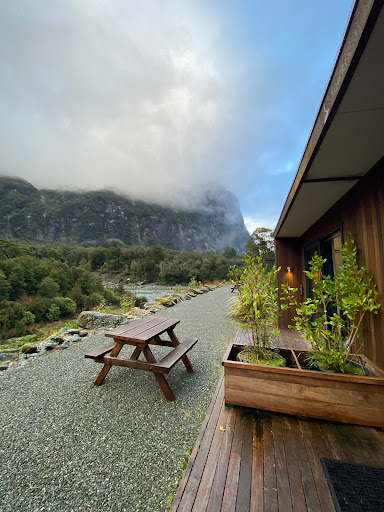 Milford Sound Lodge - Campervan Park