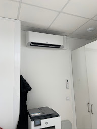 Photo n°19 de LMC - Climatisation - Pompe à chaleur - Photovoltaïque à Saint-Bonnet-de-Mure (Fournisseur d'équipements d'énergie solaire)