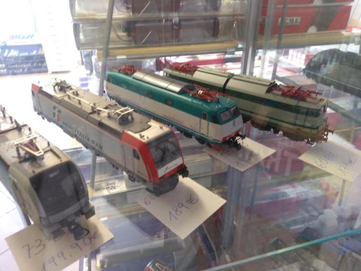 Fora Train - Visual