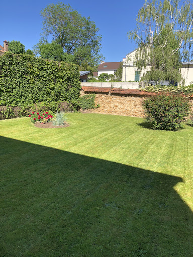 Photo de Piscines Et Jardins à Châteaufort (78117)