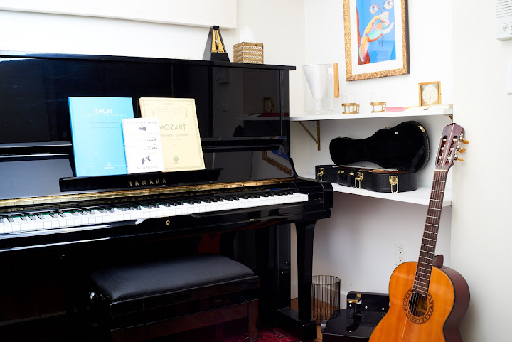 THE MUSIC ROOM by null