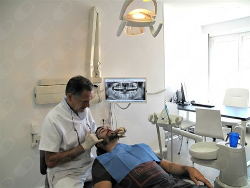 Dr. Milton Caravaca Treves, Dentista - Thumbnail
