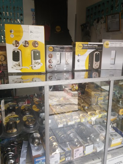 Photos of taller de llaves JN