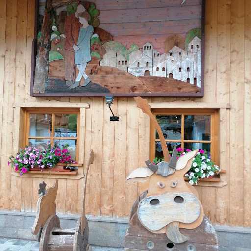 Decrestina creazioni in legno - Val di Fassa