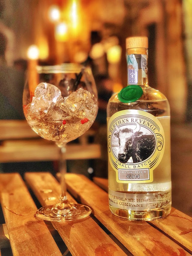 Le Baudelaire Wine & Gin Bar