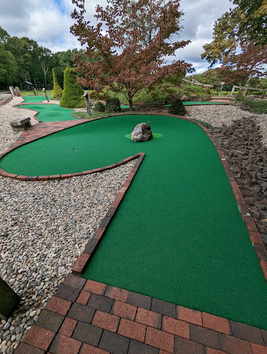 Longhis Executive Par 3 Golf Course, Driving Range & Mini Golf - Thumbnail