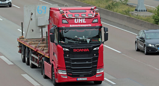 UHL GmbH & Co. KG / Spezial- & Schwertransporte
