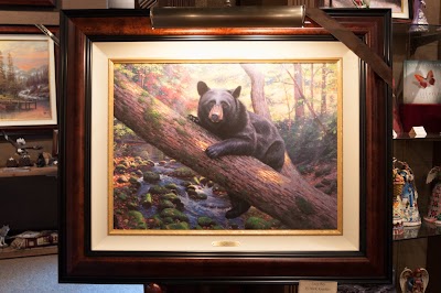 Photos of Thomas Kinkade Gallery