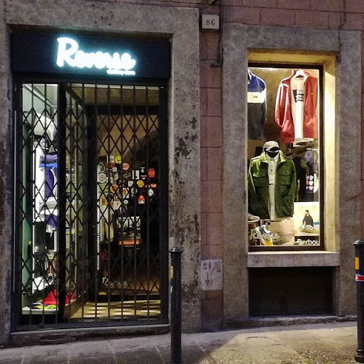 Reverse Clothing Store - Visual
