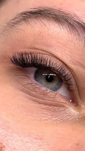 SE LASHES & MORE • WIMPERNVERLÄNGERUNG • WIMPERNLAMINIERUNG • BROWLIFTING