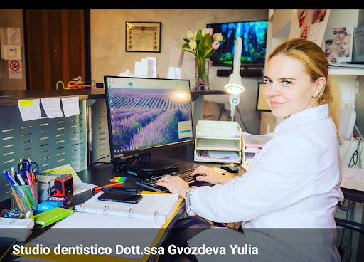 Studio dentistico Dott.ssa Gvozdeva Yulia Logo