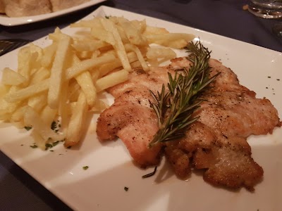 Makush Art Gallery & Italian Restaurant