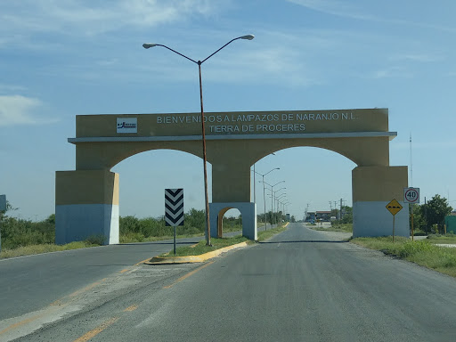 Arco de acceso a Lampazos de Naranjo