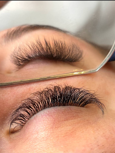 Lara's Lashes - Visual