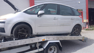 Photo n°7 de Epaviste Paris, Enlèvement d'Epave gratuit à Paris et en Ile-de-France à Paris (Épaviste)