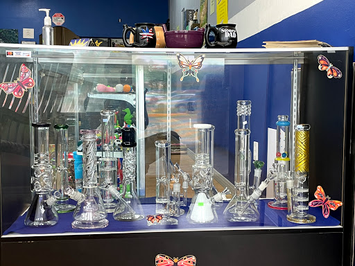 Royalty Smoke & Vape Shop - Thumbnail