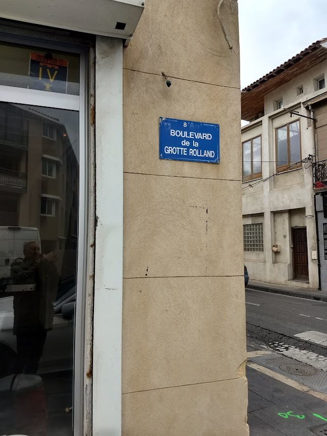 Bar De La Grotte Rolland