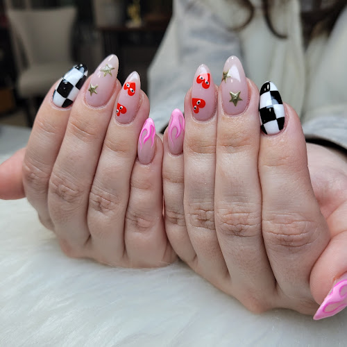 Bewitched Nails Pdx interior view
