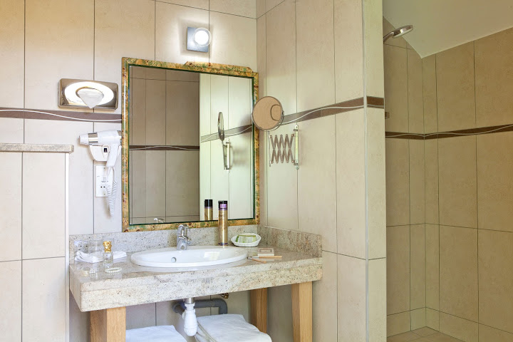 Logis Hôtel Ô en Couleur by null