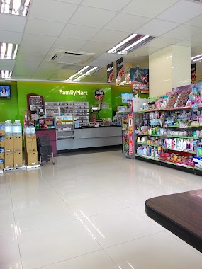 Family Mart, Author: 鍾岳璁Tony