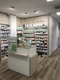 Photo n°17 de Pharmacie des Champs Dolent Totum à Beauvais (Magasin de vitamines et compléments alimentaires)