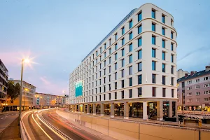 Hotel Motel One Frankfurt-Römer image