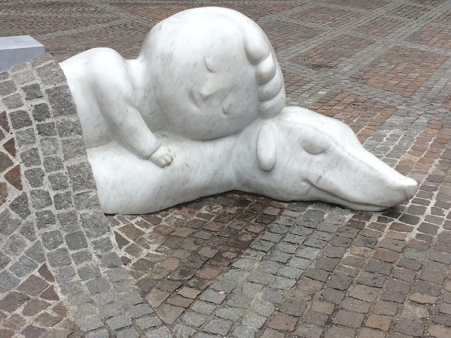 Nello & Patrache Statue