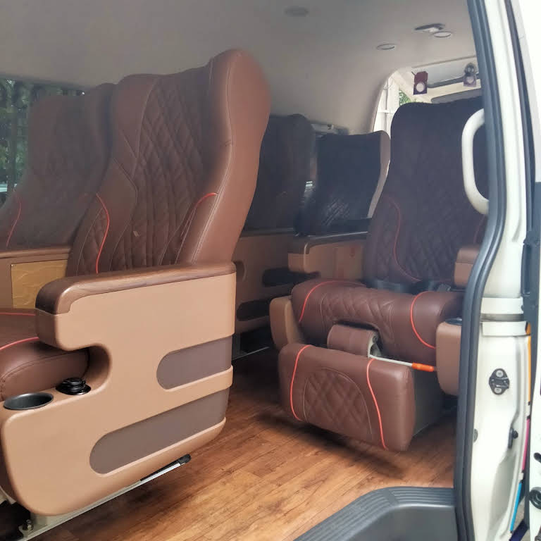 Jackal Holidays Luxury Shuttle (Dipati Ukur) - Layanan Transportasi