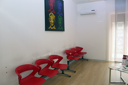 Studio Dentistico Dr. Sandro D'Urzo - Dentisti Casavatore - Thumbnail
