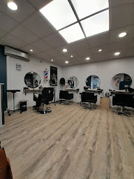 Photo n°6 de Infini'Tiffs Coiffure à Messimy (Barbier)