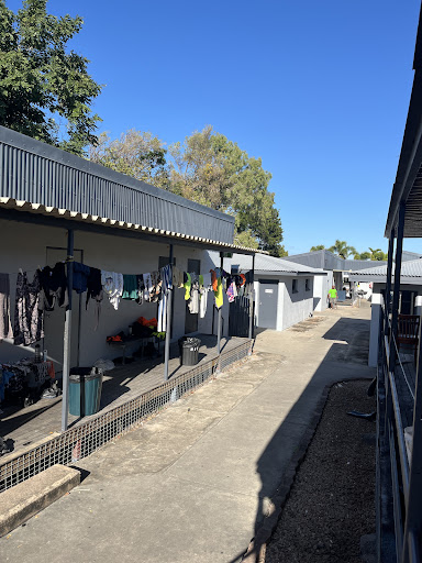 Bowen Backpackers - Visual