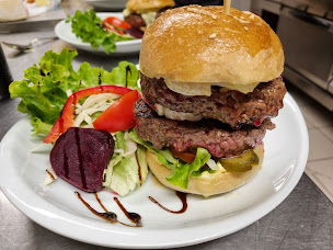 Photo n°2 de Restaurant Les Glycines à Neuville-les-Dames (Bar)