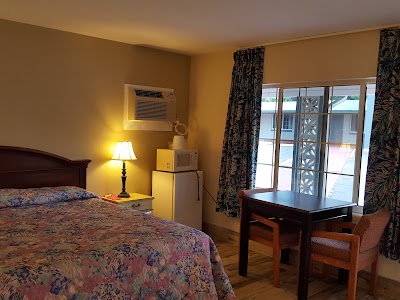 Photos of Three Oaks Motel