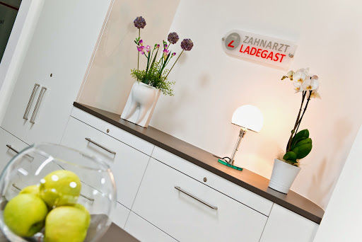 Dentist Robert Ladegast Logo