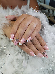 Photo n°9 de Prothésiste ongulaire Revnails à Trans-la-Forêt (Salon de manucure)