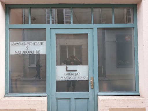 AUDREY MAZARD _ Masseur-Kinésithérapeute & Praticienne en Acupuncture - France
