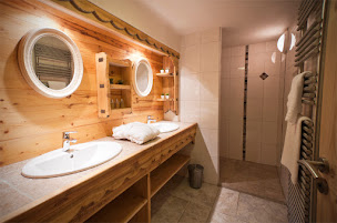 Photo n°3 de Chalet des Neiges à Les Allues (Spa en extérieur)
