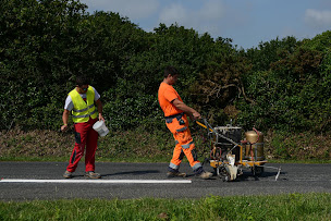 Photo n°4 de Bretagne Signalisation Marquage à Pordic (Agence de publicité)