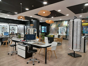 Photo n°3 de Opticien Saint-Cyr-sur-Loire - Optic 2000 - 247, bd Charles de Gaulle à Saint-Cyr-sur-Loire (Boutique d'accessoires de mode)