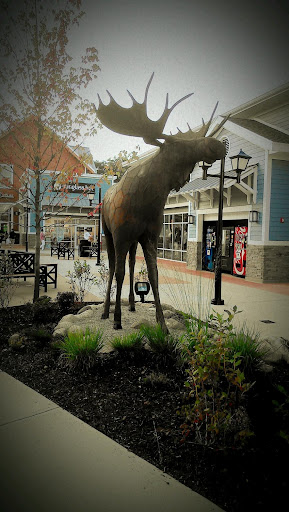 TUMI Outlet Store - Merrimack Premium Outlets - Thumbnail