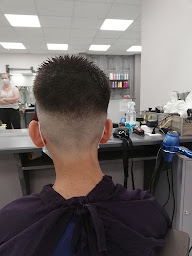 Photo n°21 de Look Coiffure à Menucourt (Salon de coiffure)