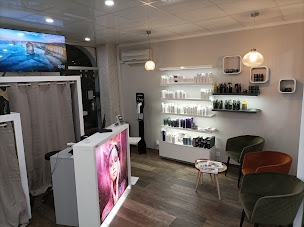 Photo n°13 de L'Atelier d'Olivier - coiffeur Nay à Nay (Magasin de cosmétiques)