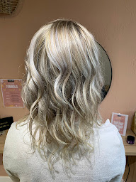 Photo n°10 de L’Atelier 16 Salon de coiffure mixte/Barbier à Beaupréau-en-Mauges (Barbier)