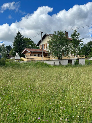 Photo de GÎTES & BIEN-ETRE : Gîte 2 pers, 2 à 3 pers et 2 à 5 pers avec terrasses et sauna privatif, en option: Hammam, jacuzzi et piscine chauffée location de montagne 950m ALT, près d'une rivière, proche station ski, Haut-Jura, Bourgogne-Franche-Comté à Longchaumois (39400)