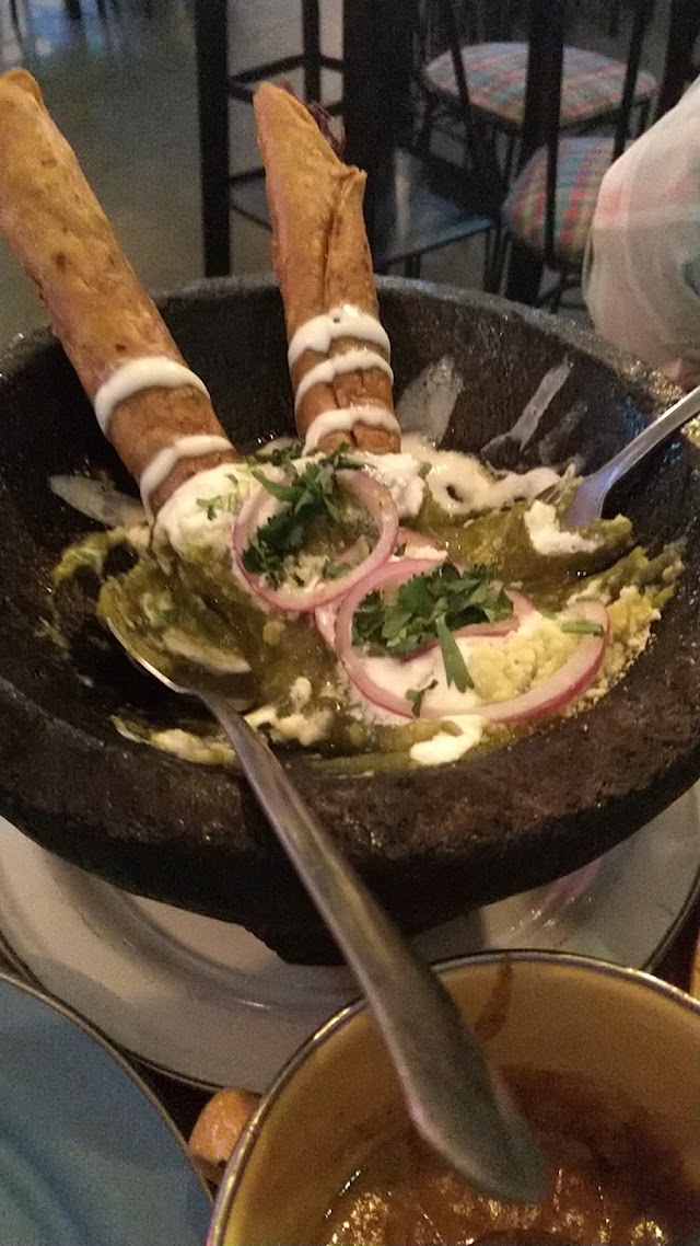La número 4 Taqueria y Cantina