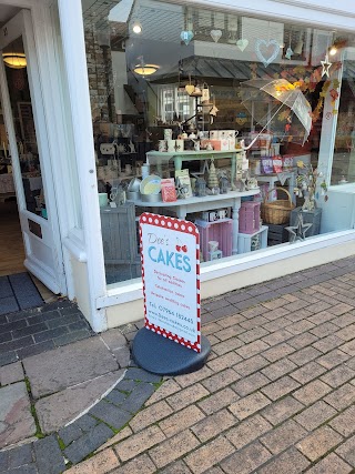 Dee's Cake Shop