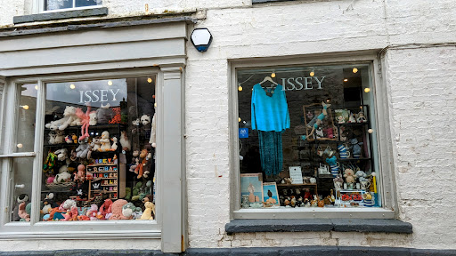 Issey - Visual