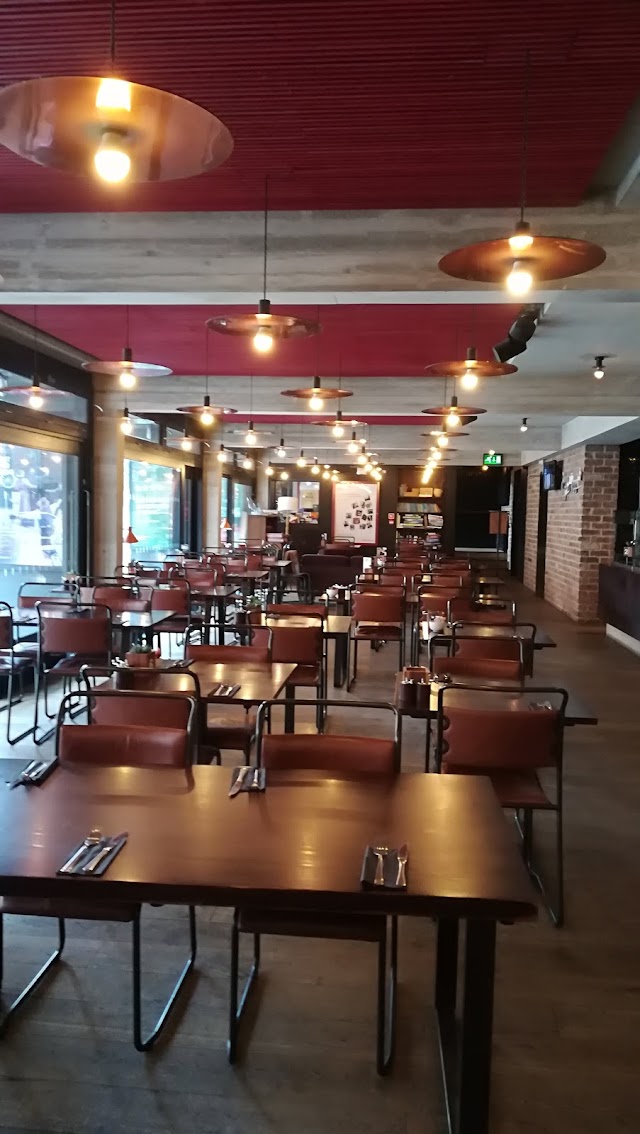 Everyman Bistro, Street Café & Theatre Bar